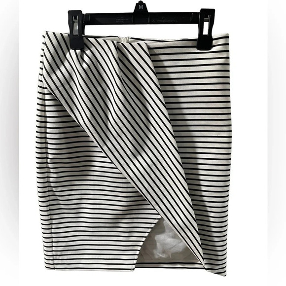 Finders Keepers Tightrope Skirt In Stripe Print Size XS. Small Snag See Pic NWT. - Picture 5 of 8